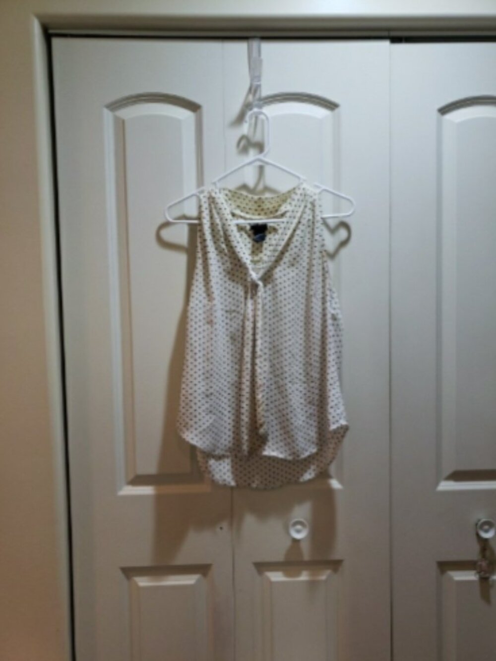 Ann Taylor Polka Dot V Neck Sleeveless Top Bow Size M